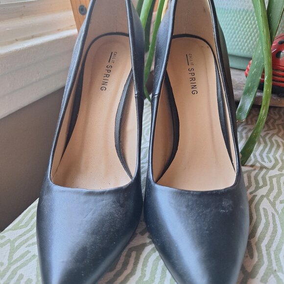 Black High Heel Pumps - Picture 4 of 7